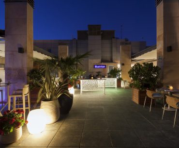 Blue Moon terraza al aire libre Rafaelhoteles Madrid Norte Alcobendas