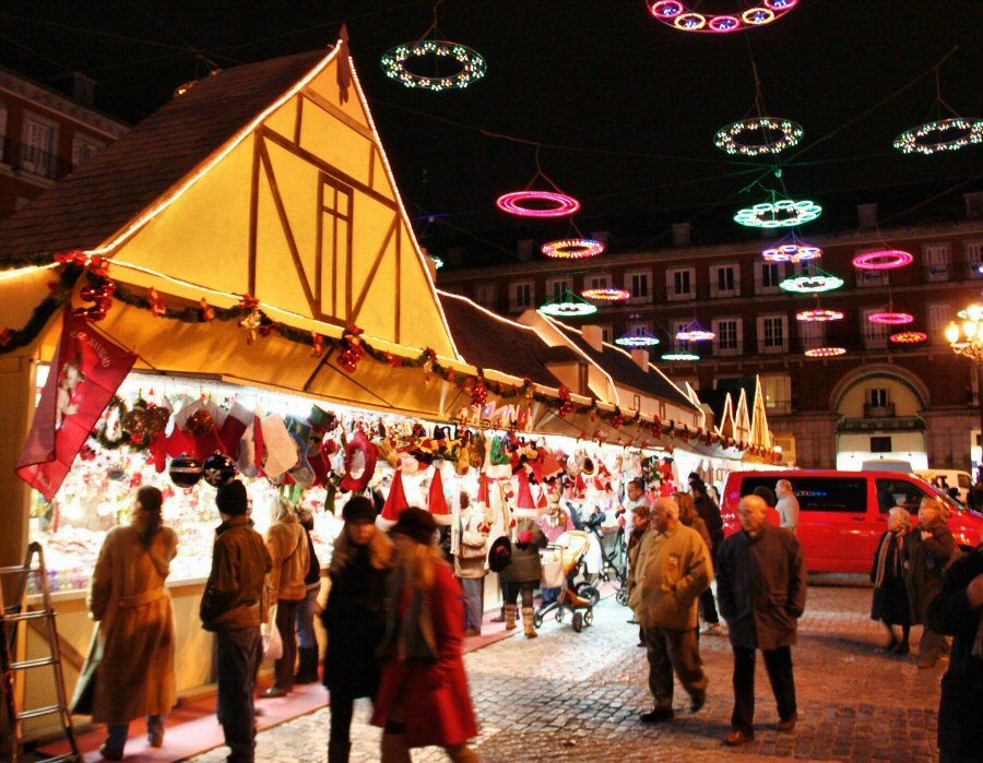 Qué hacer en Madrid el puente de diciembre - mercadillo de Navidad en la Plaza Mayor