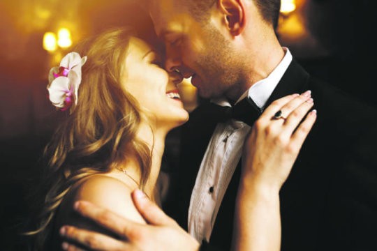 Why not a Friday or a Sunday? novios_boda.jpg